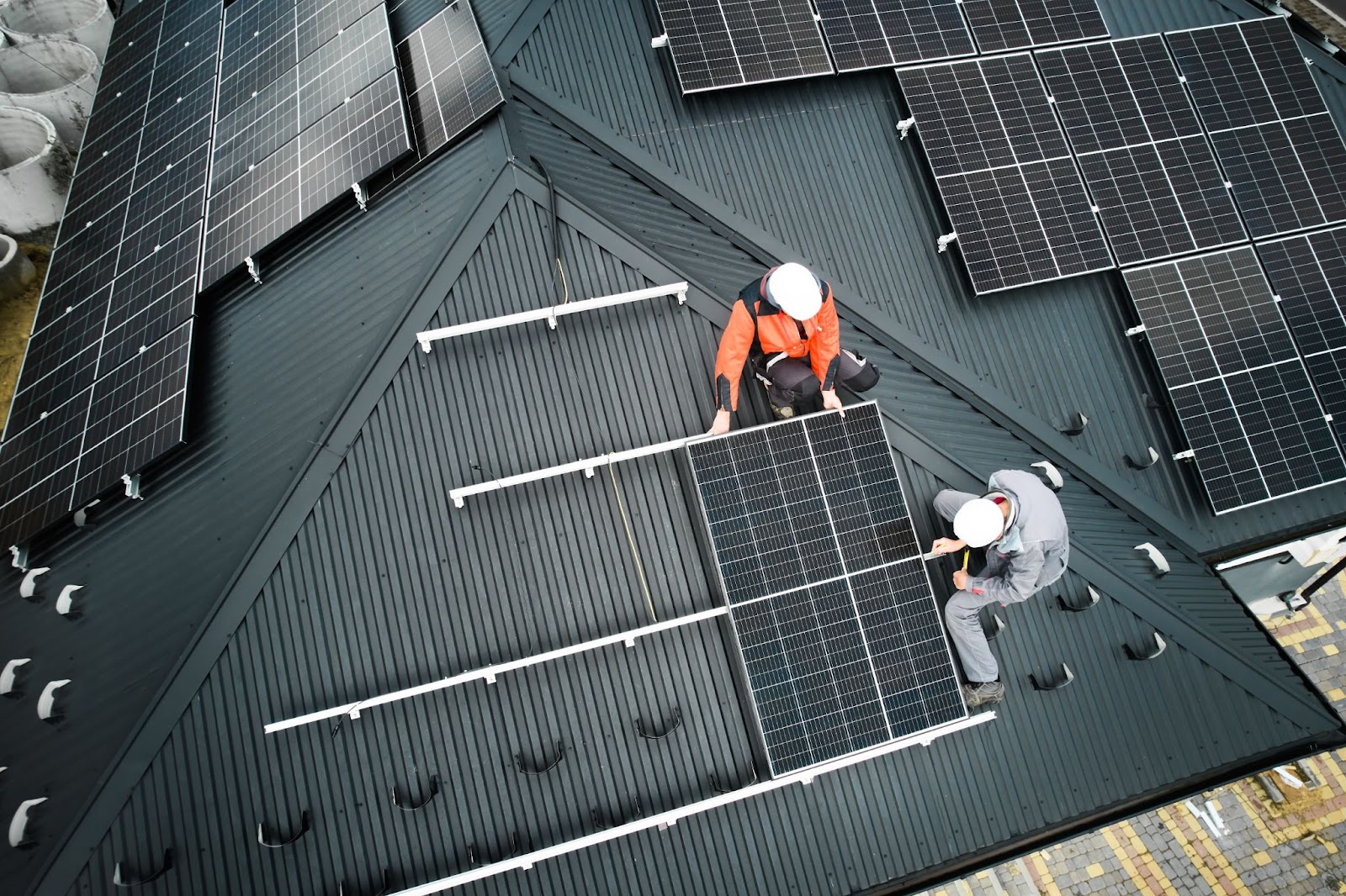 GREEN SKILLS SURGE AS LOW-CARBON TECH REWIRES UK HOMES AND CAREERS image